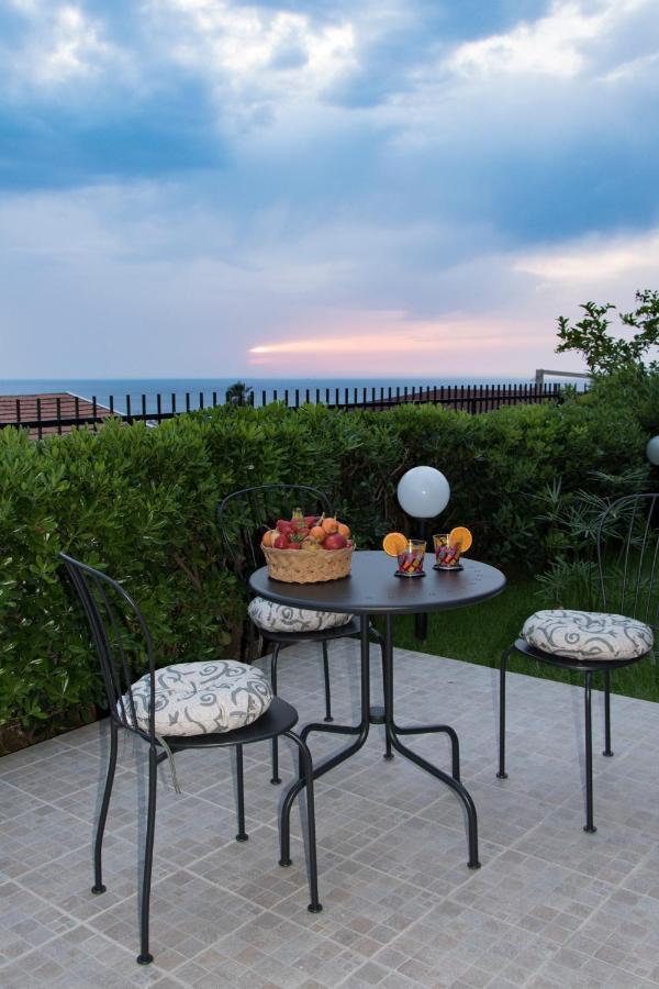 Bed and Breakfast L'Oasi Di Giorgia Читтаделла-дель-Капо Экстерьер фото